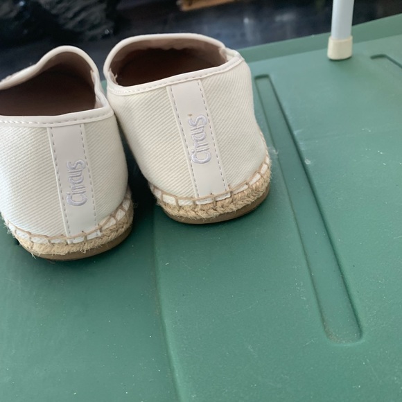 Flats - Picture 2 of 5